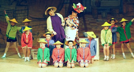 Widow Twankey, Wishee and Kids -- Aladdin Broxbourne pantomime photo 2007/2008