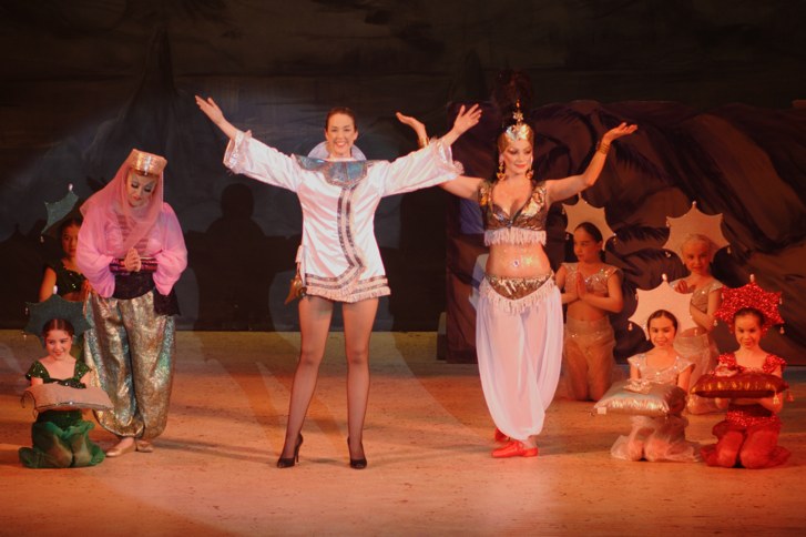 Aladdin's Cave -- Broxbourne pantomime photo 2007/2008